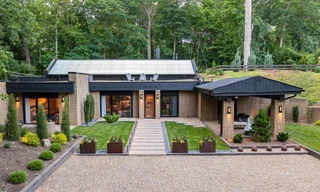 Độc đáo ngôi nhà xây dựng chìm dưới lòng đất