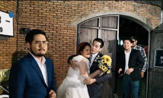 Cô dâu mời 'hội người yêu cũ' đến dự cưới