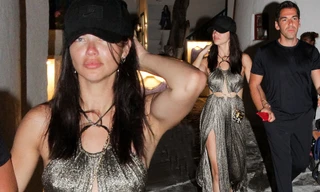 Siêu mẫu nội y Adriana Lima mặt mộc, gợi cảm sánh đôi bạn trai mới