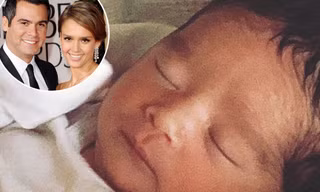 ‘Thiên thần bóng tối’ Jessica Alba sinh con thứ 3 