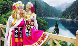 Bà mẹ nghỉ việc đưa con gái 6 tuổi du lịch khắp thế giới 