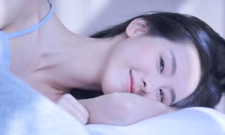 Nhan sắc mong manh trong veo của nữ sinh hàng không 9x xứ Trung