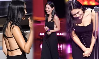 ‘Chị đẹp’ Son Ye Jin ‘thắt đáy lưng ong’ với đầm yếm hút mắt