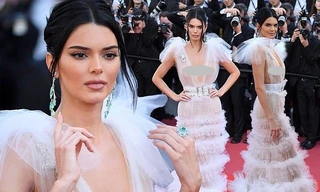 Em gái Kim Kardashian ‘hâm nóng’ thảm đỏ Cannes với váy trong suốt