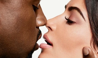 Vợ chồng Kim Kardashian nồng nàn, tình tứ