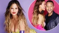 Siêu mẫu Chrissy Teigen diện nội y tình tứ bên chồng