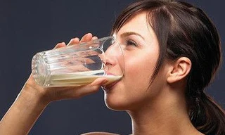 Những ai không nên uống sữa vào bữa sáng?