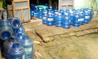 Nước đóng bình giá rẻ có thể tiềm ẩn nguy cơ gây ung thư