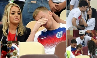 Tuyển Anh được các người đẹp vỗ về an ủi sau trận thua Croatia