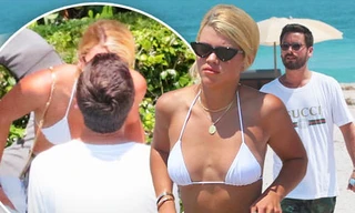 Bồ cũ Justin Bieber hẹn hò gã trai hư 3 con 