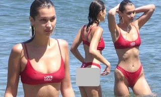 Bella Hadid diện bikini đỏ nóng bỏng hết cỡ tắm biển Malibu