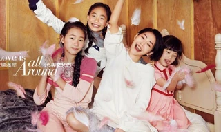 Từ Hy Đệ trẻ trung gợi cảm chụp ảnh cùng 3 con gái cưng