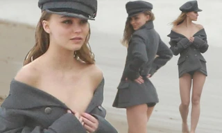 Con gái 18 tuổi của ‘cướp biển’ Johnny Depp trễ nải hững hờ