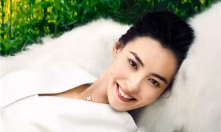 Trương Bá Chi tươi tắn rạng ngời trong ngày rực nắng