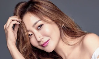 40 tuổi, Kim Hee Sun vẫn xứng danh nữ thần sắc đẹp