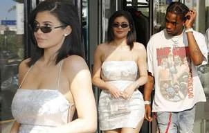 Em út Kim Kardashian gợi cảm sau sinh với váy như... tạp dề