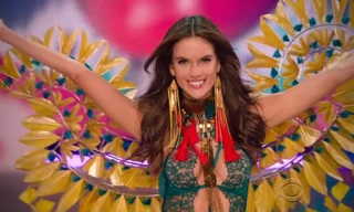 Alessandra Ambrosio sắp chia tay Victoria's Secret sau hơn 1 thập kỷ gắn bó
