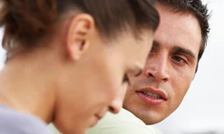 Anh bỏ tôi để chạy theo cô gái giàu có