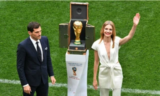 Tiết lộ về 'bóng hồng' Nga mở khóa vali đựng cúp vàng World Cup