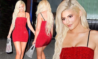 Nữ tỉ phú 21 tuổi Kylie Jenner dáng ‘đồng hồ cát’ với đầm ngắn đỏ rực