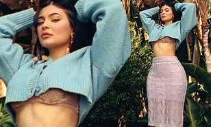 Kylie Jenner khoe eo siêu nhỏ và 'vòng 3' nảy nở