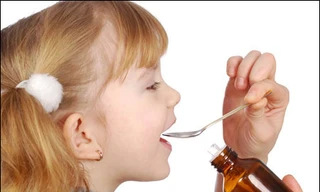 Hại bé vì uống thuốc không đúng cách
