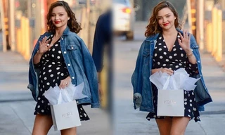 Bà bầu Miranda Kerr váy ngắn chân dài xuống phố