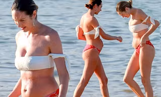 Thiên thần Candice Swanepoel gợi cảm ngỡ ngàng 3 tuần sau sinh