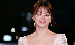 Song Hye Kyo lộng lẫy tỏa sáng trên thảm đỏ 