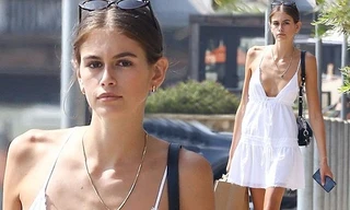 Con gái 16 tuổi của Cindy Crawford gầy gò khẳng khiu vẫn hở táo bạo