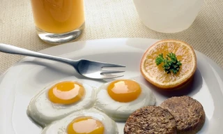 Ăn trứng ngừa ung thư vú, đột quỵ và đau tim