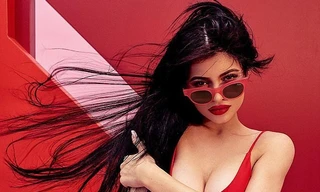 Say đắm đường cong nóng bỏng của em gái Kim Kardashian