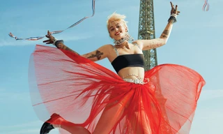 Con gái 18 tuổi của Michael Jackson xinh đẹp rực rỡ 