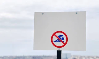 Quy tắc bảo vệ tính mạng khi đi biển ngày hè