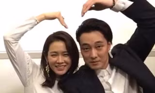 ‘Chị đẹp’ Son Ye Jin thả tim vì hành động của tài tử ‘Giày thủy tinh’