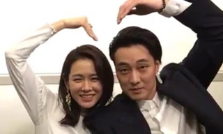 ‘Chị đẹp’ Son Ye Jin thả tim vì hành động của tài tử ‘Giày thủy tinh’