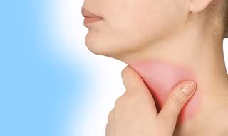 Phân biệt dấu hiệu ung thư phổi và viêm họng
