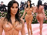 Kim Kardashian gây sốc với thân hình 'đồng hồ cát' kỳ dị