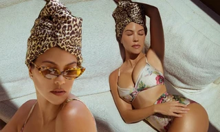 Chị cả 40 tuổi nhà Kardashian đường cong tròn đầy ngất ngây