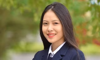 Nữ sinh ngành Luật bất ngờ thành 'hotgirl' khi khoác áo thẩm phán