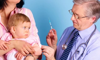 5 lầm tưởng về tiêm chủng cho con