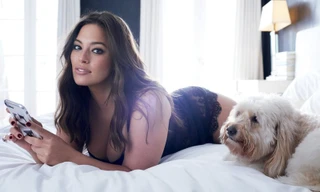 Đường cong tròn đầy gợi cảm của mỹ nhân ngoại cỡ Ashley Graham 