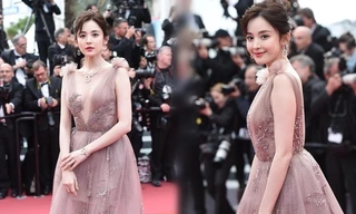 Mỹ nữ Tân Cương diện váy voan xẻ ngực giống Kendall Jenner tại Cannes