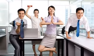 Đau lưng - chứng bệnh khiến giới văn phòng khốn khổ