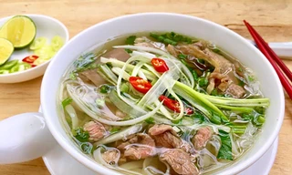 Bữa sáng bù đắp năng lượng đã mất sau giấc ngủ. Ảnh: FantaSea. 