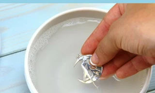 Làm sáng bóng đồ bạc như mới bằng cách đơn giản