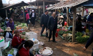 Lạ lùng phiên chợ cuối năm ở thủ đô chỉ dành cho quý ông