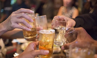 Có nên nhậu sau khi chơi thể thao?