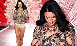 Adriana Lima nghẹn ngào bật khóc khi chia tay Victoria's Secret