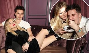 Cậu cả nhà Beckham quấn quýt tình tứ bên bạn gái